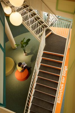 scenography & spatial strategies